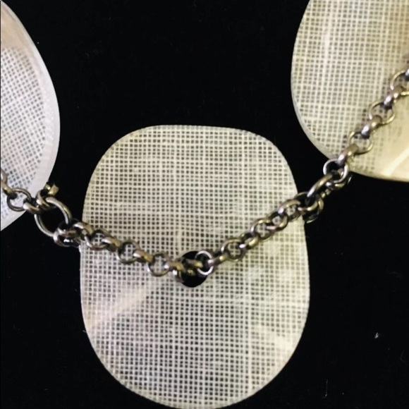 NECKLACE Chunky textured necklace feather bird chain light silver grey - Picture 3 of 5